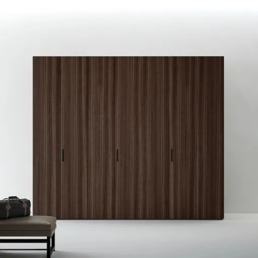 Armadio Freedhome Terminale con ante battenti in eucalipto di Caccaro