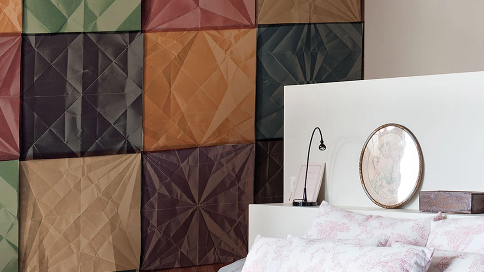 Carta da parati a pattern colorati effetto carta stropicciata Colorful di Inkiostro Bianco