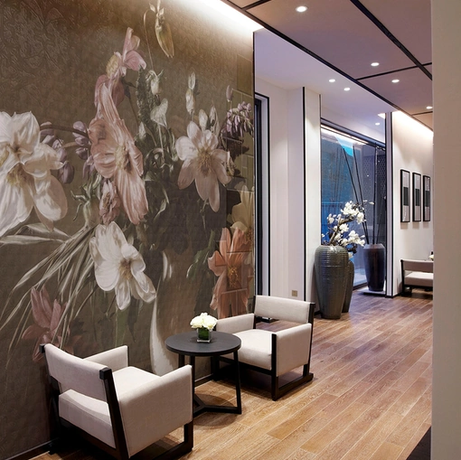 Carta da parati Noblesse Oblige con illustrazione floreale di Inkiostro Bianco