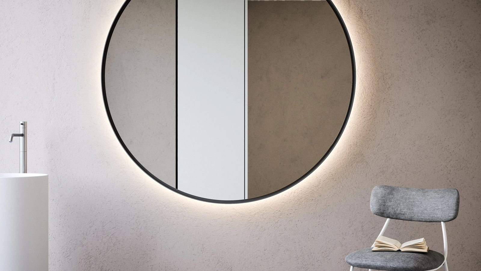 Specchio Astrid con cornice in laccato ossidato retroilluminata di Novamobili