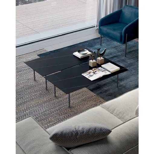 Tavolino Azimut in gres con gambe in metallo di Dall'Agnese