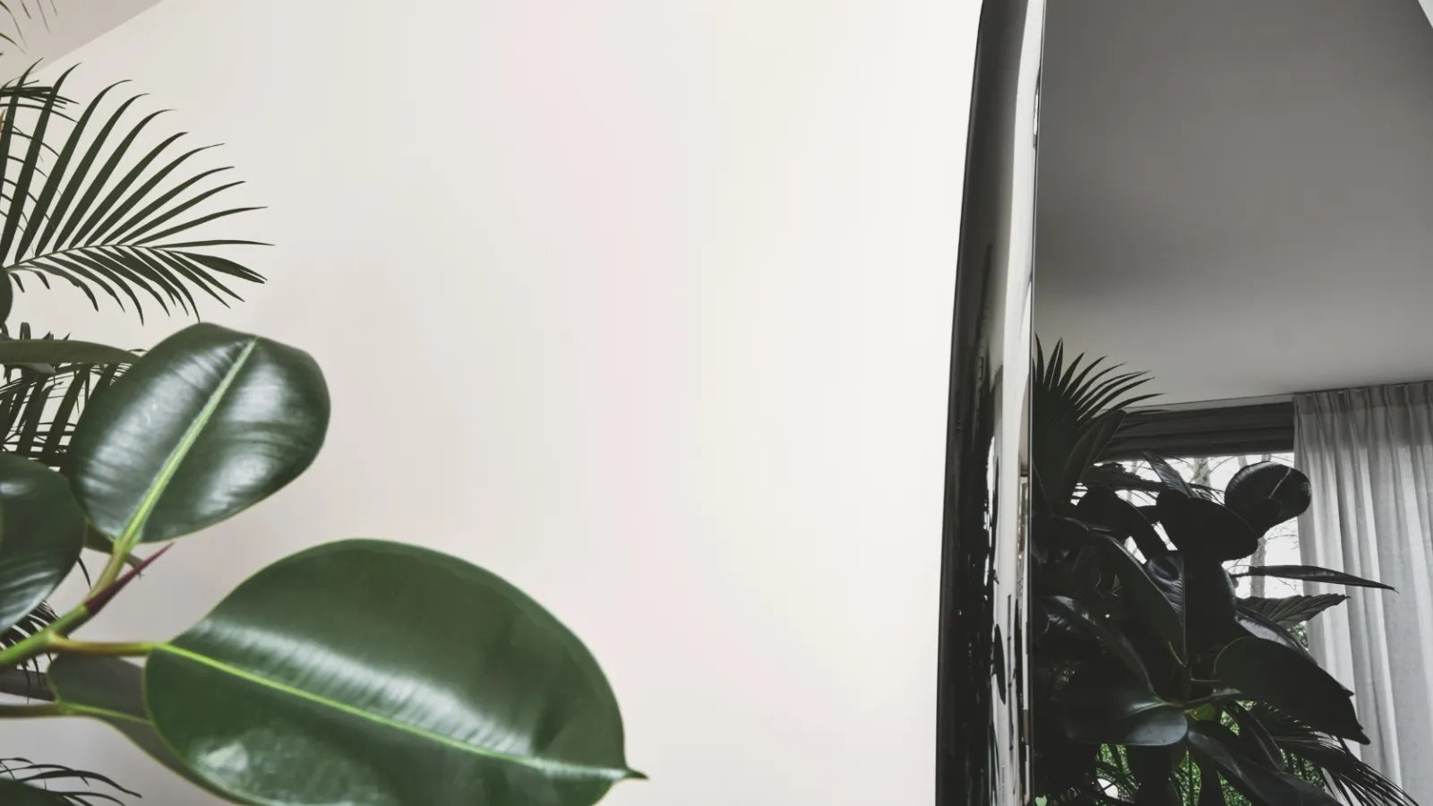 Specchio con cornice in vetro Colette di Calligaris