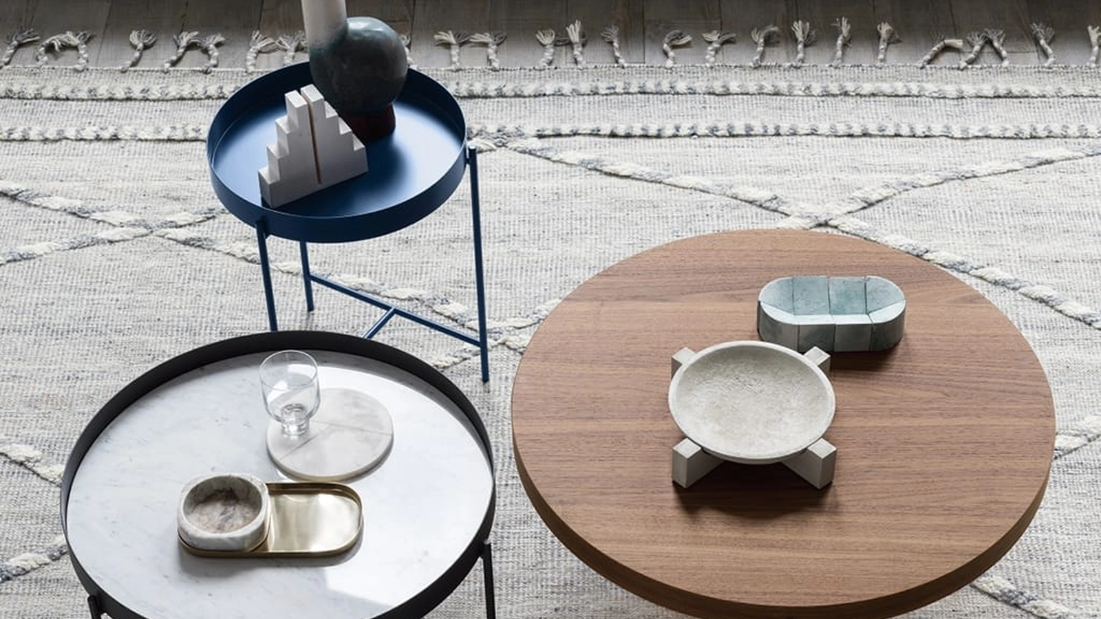 Tavolino rotondo in legno, in ceramica e metallo o metallo Globe di Novamobili