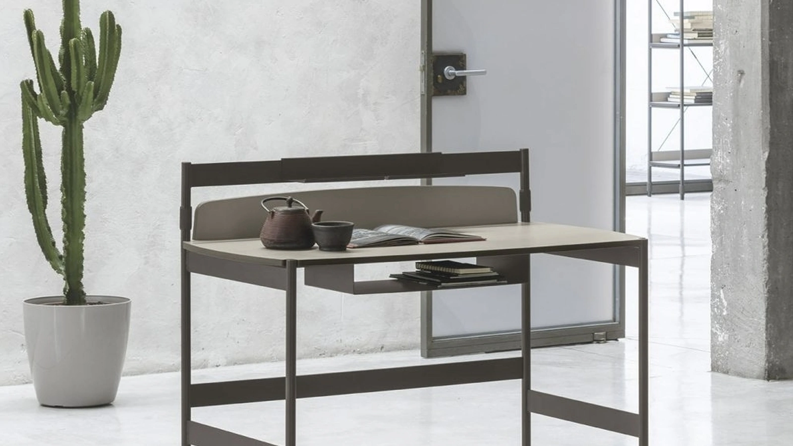 Scrittoio Ink in CDF laccato madreperla di Tomasella