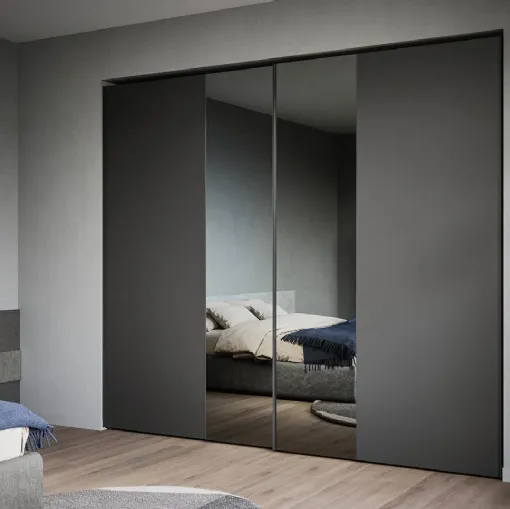 Armadio Offset con anta scorrevole di Novamobili