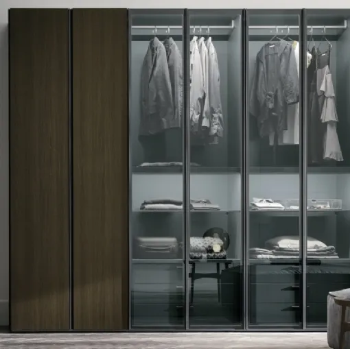 Armadio Metropolis in materico rovere termocotto con ante in materico rovere termocotto e vetro fumé 363 di Tomasella