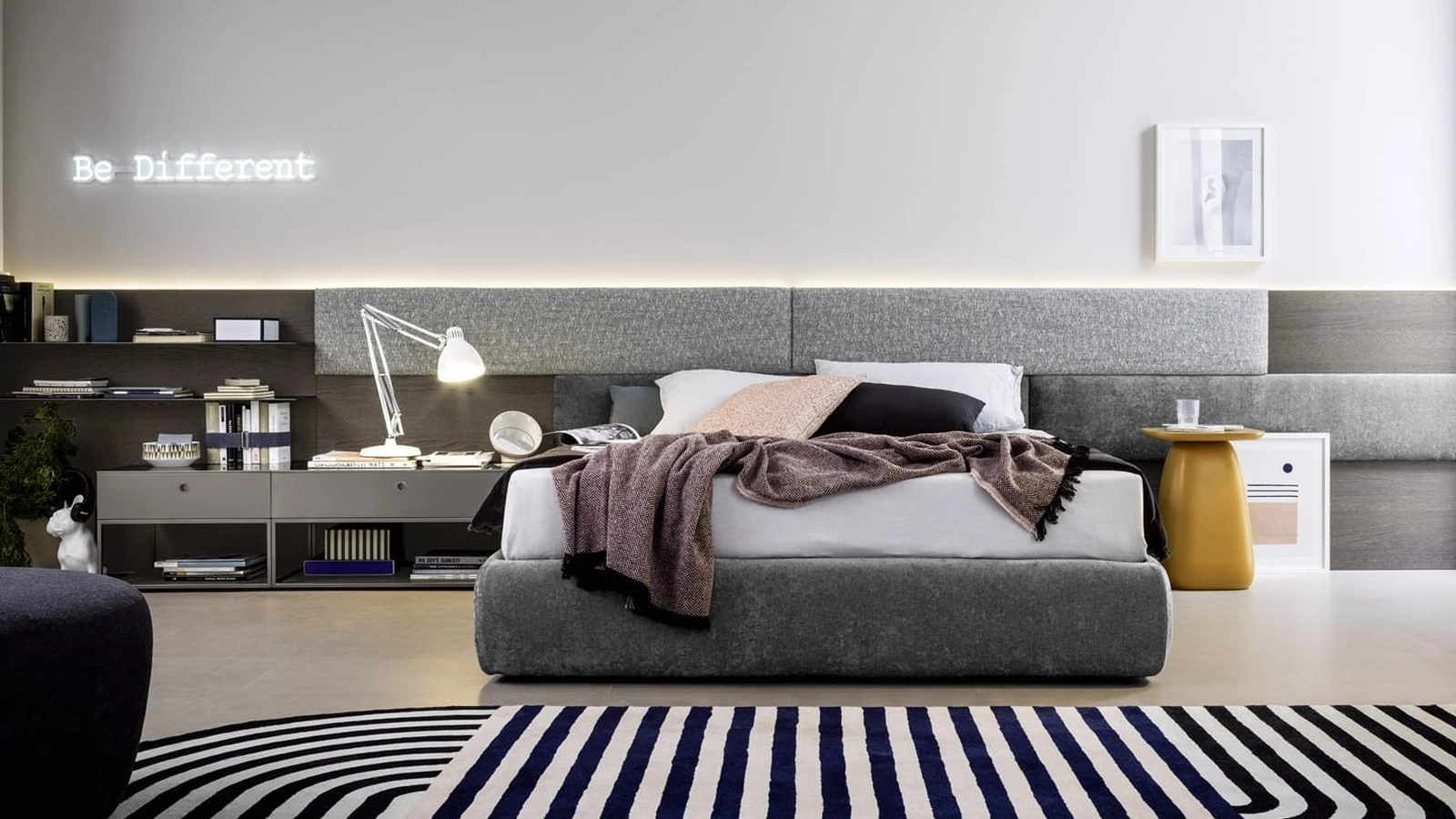 Comodino Square in laccato e metallo di Novamobili