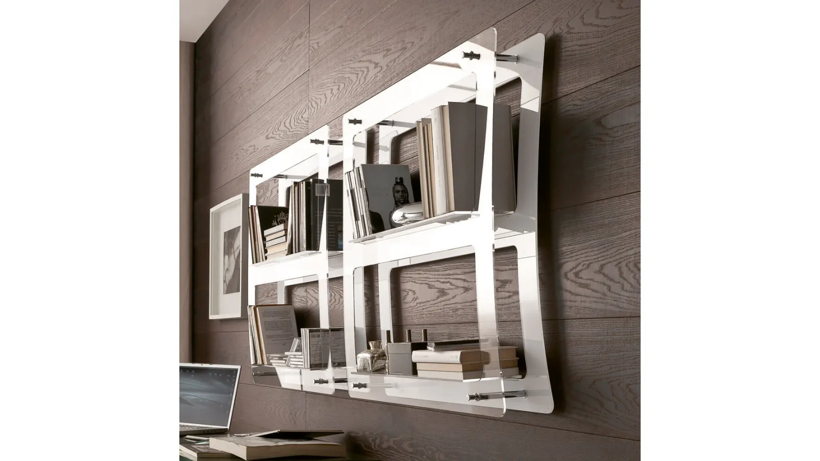 Libreria sospesa in plexiglass Venus di Ponti Terenghi