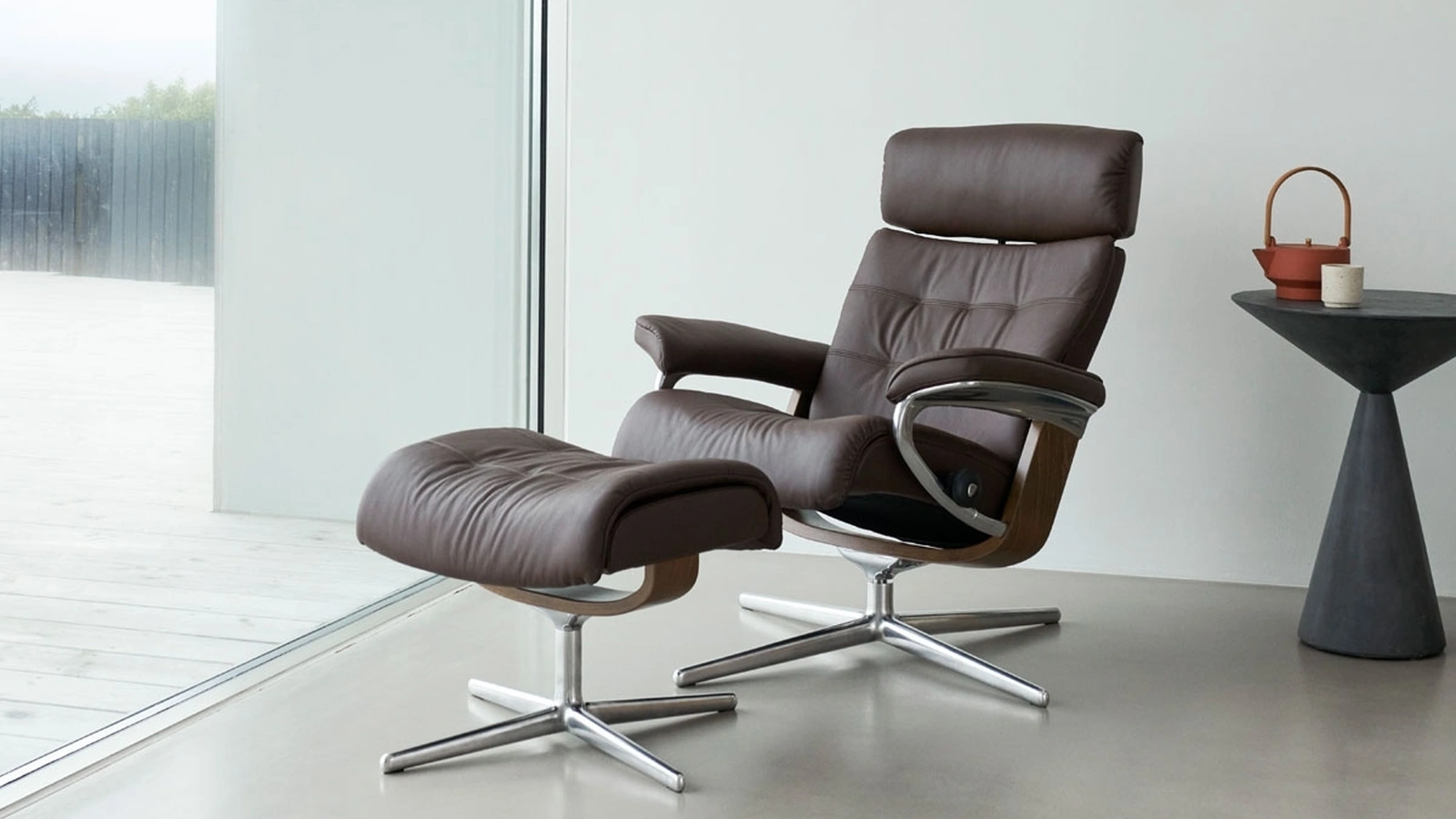 Poltrona reclinabile in pelle con struttura in legno Erik di Stressless