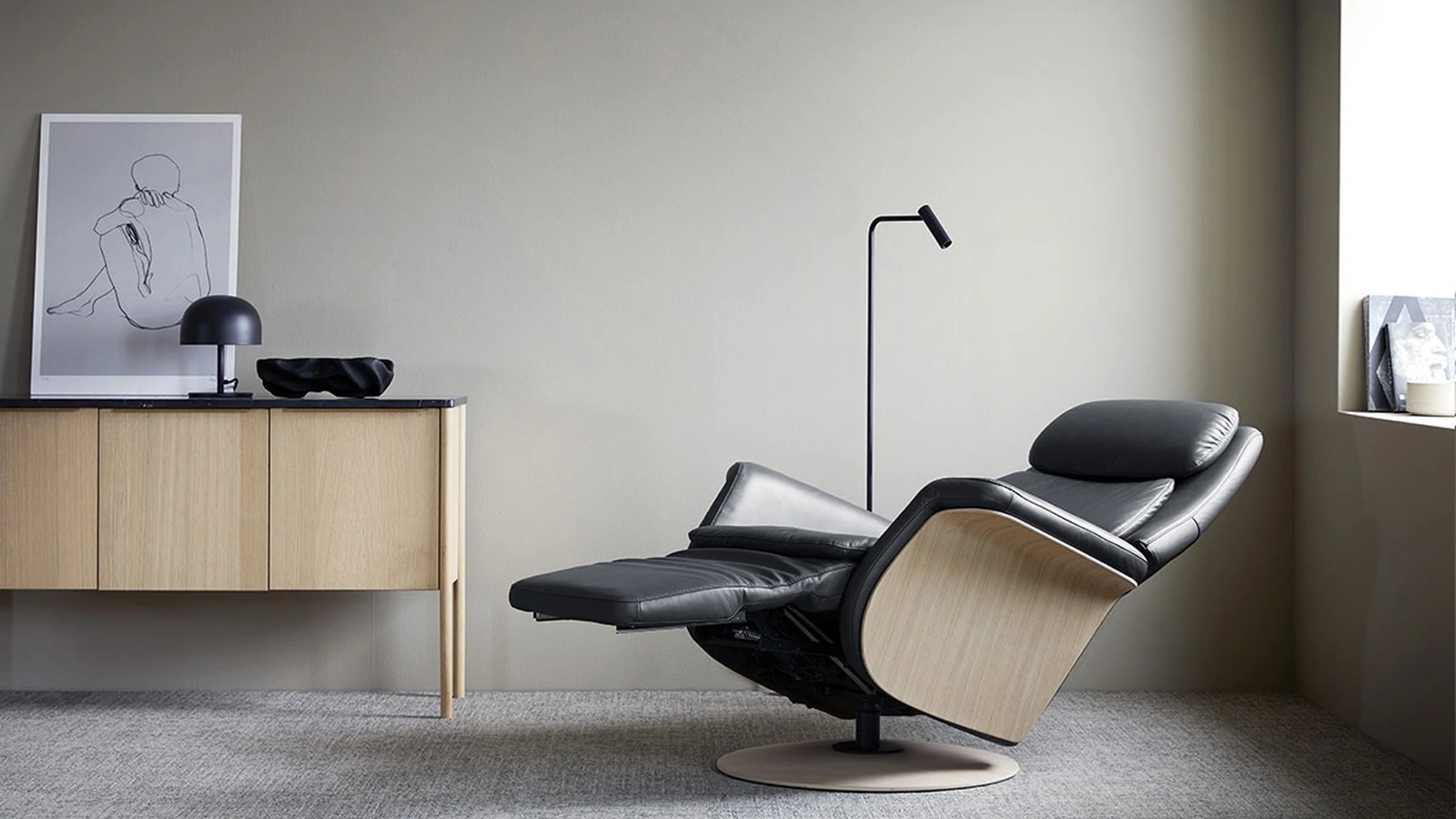 Poltrona relax in pelle con particolari in legno Sam Wood di Stres