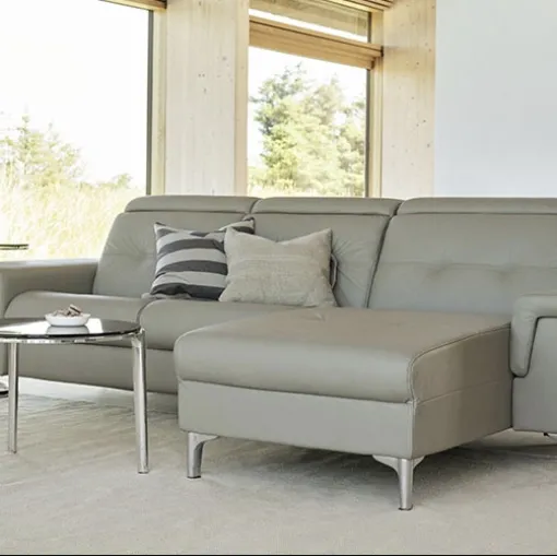 Divano relax con penisola Anna A2 in tessuto di Stressless