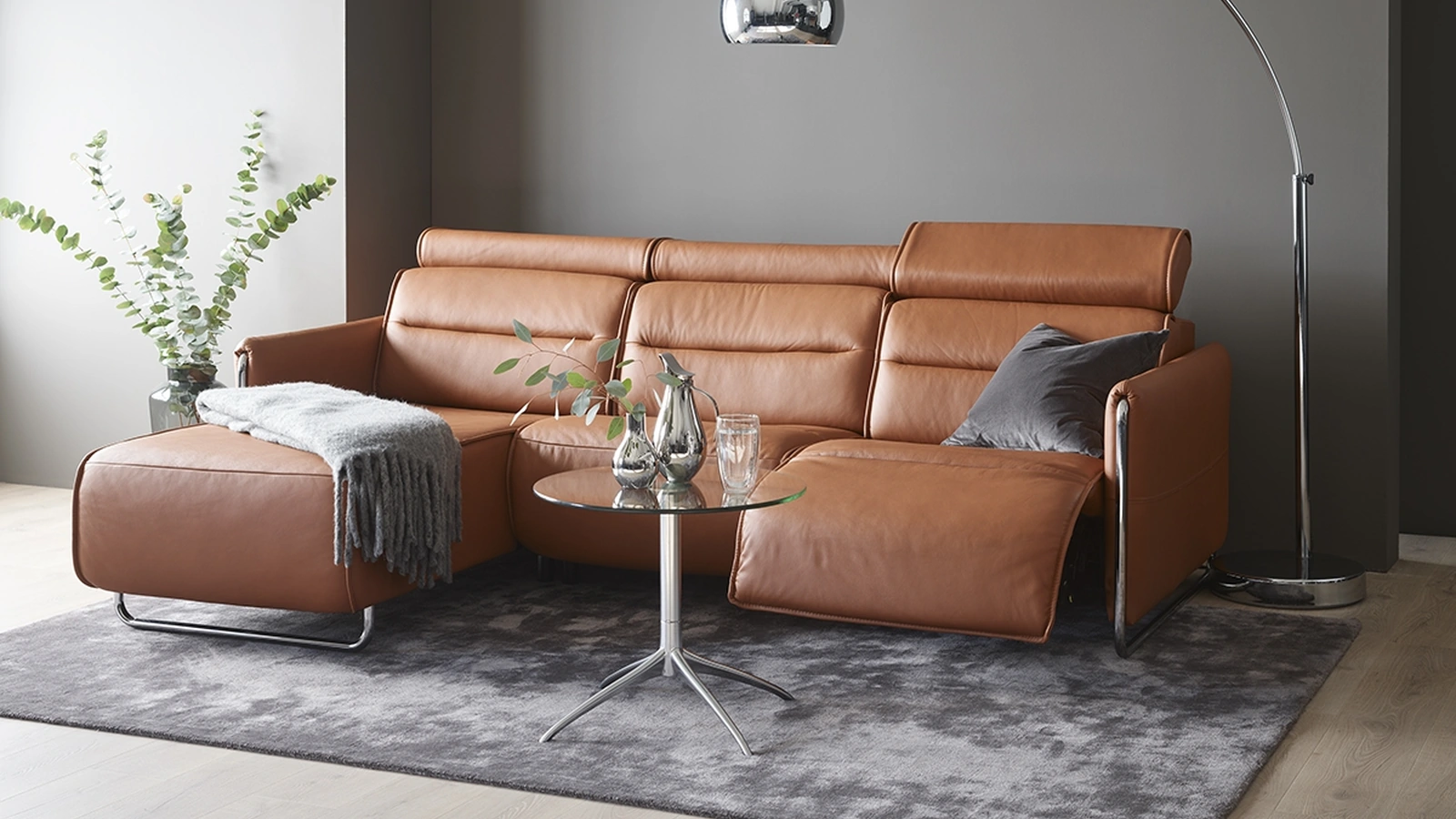 Divano relax ergonomico in pelle con penisola e poggiatesta reclinabili Emily Steel di Stressless