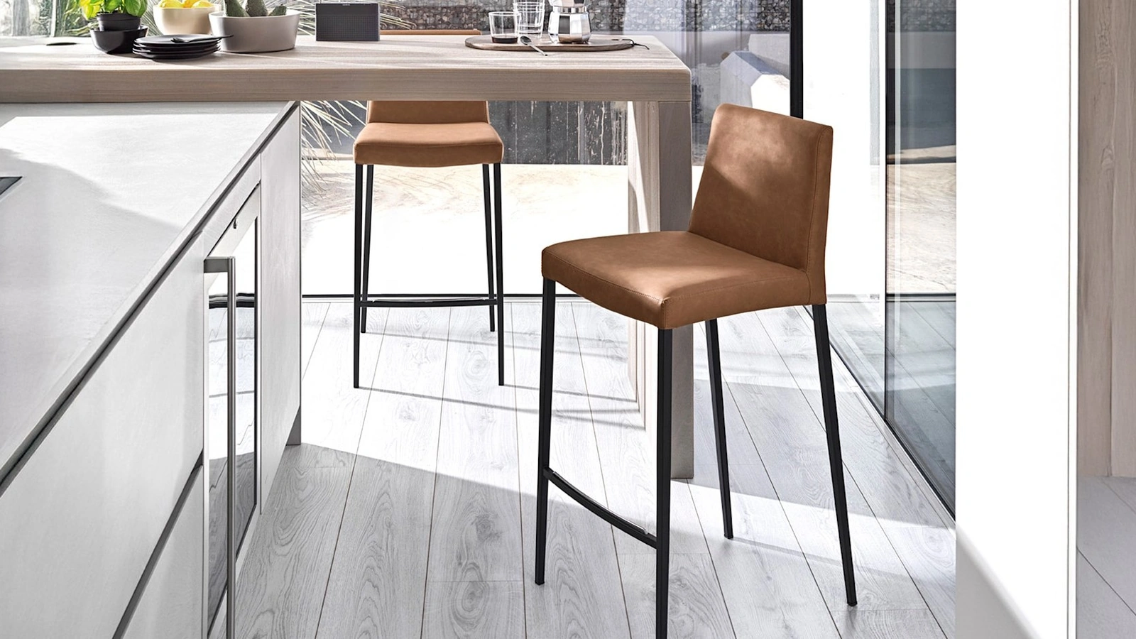 Sgabello Aida in pelle di Calligaris