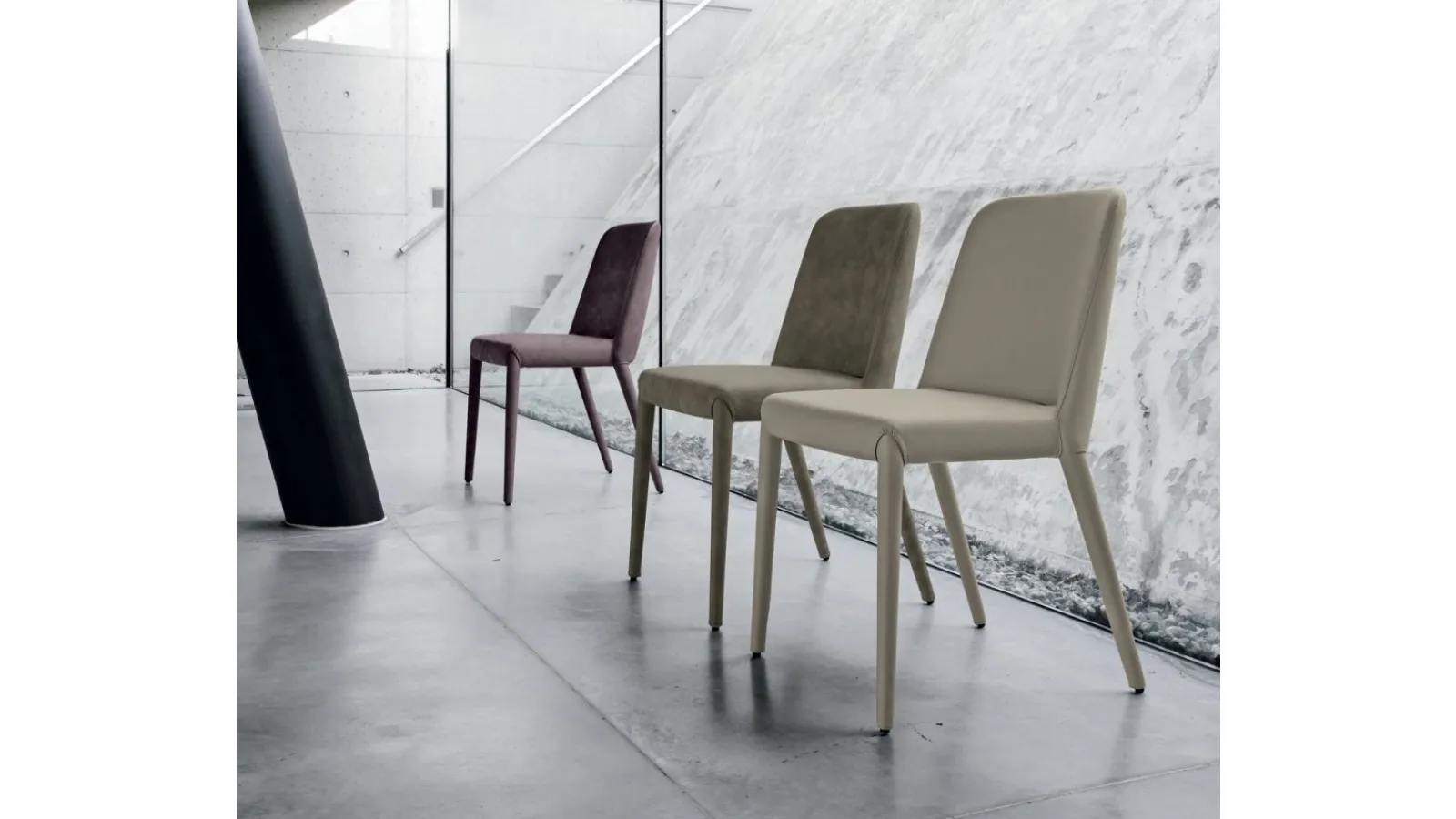 Sedia Betty rivestita in ecopelle di Tomasella