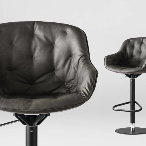 Sgabello in pelle Igloo di Calligaris