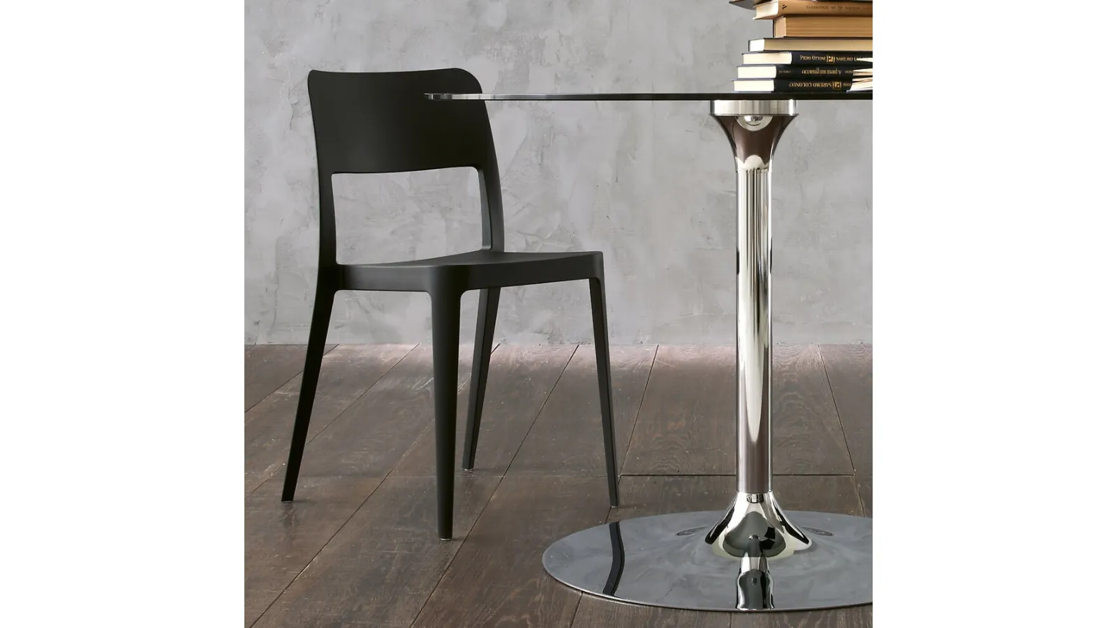 Sedia impilabile in polipropilene Leslie di Ponti Terenghi