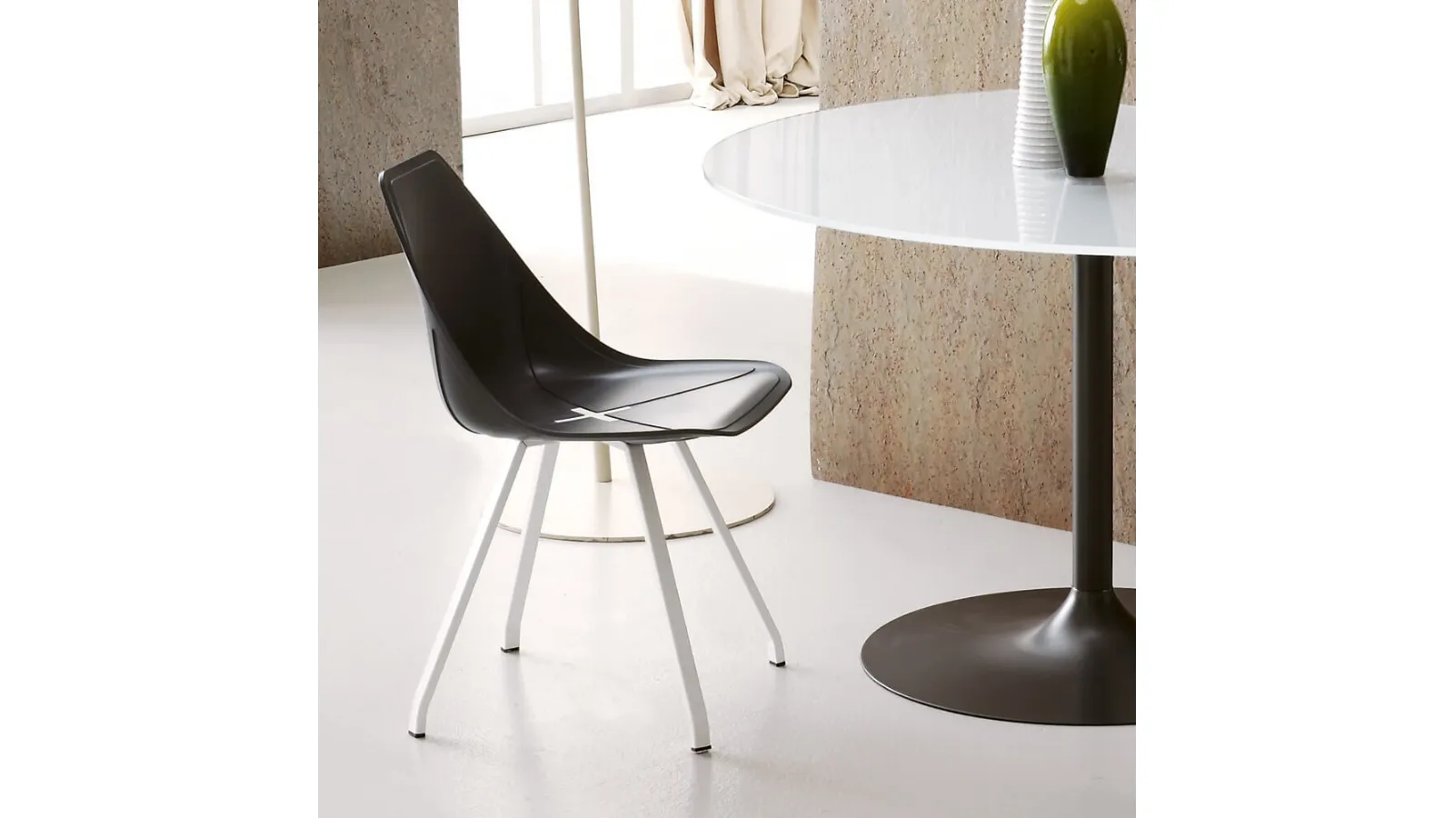 Sedia in polipropilene Emma di Ponti Terenghi