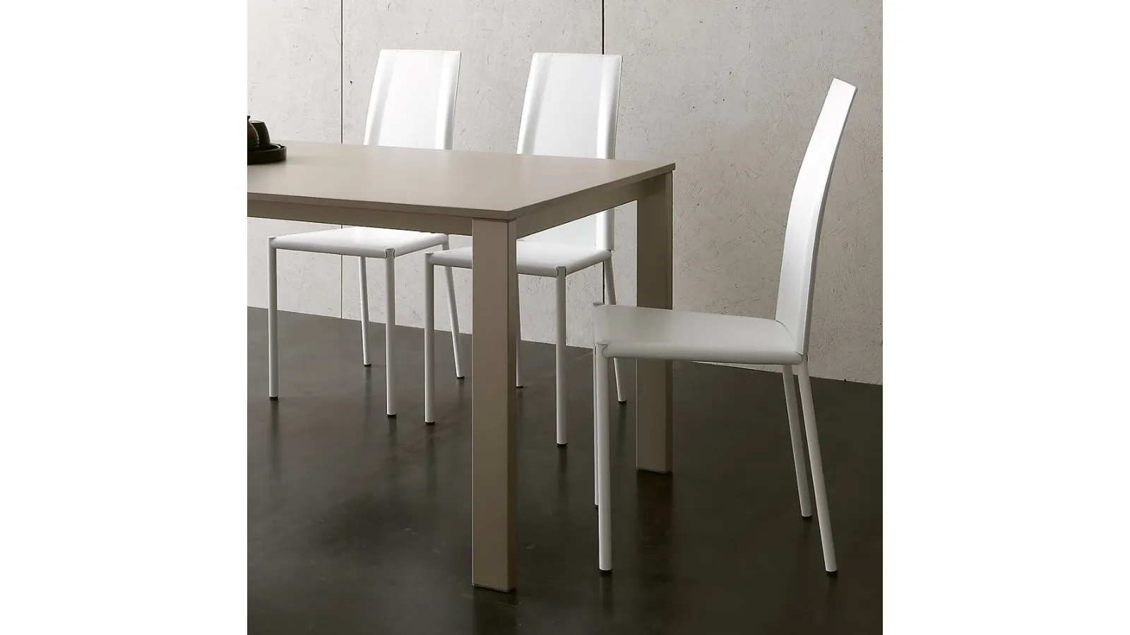 Sedia Penelope in cuoio e metallo di Ponti Terenghi