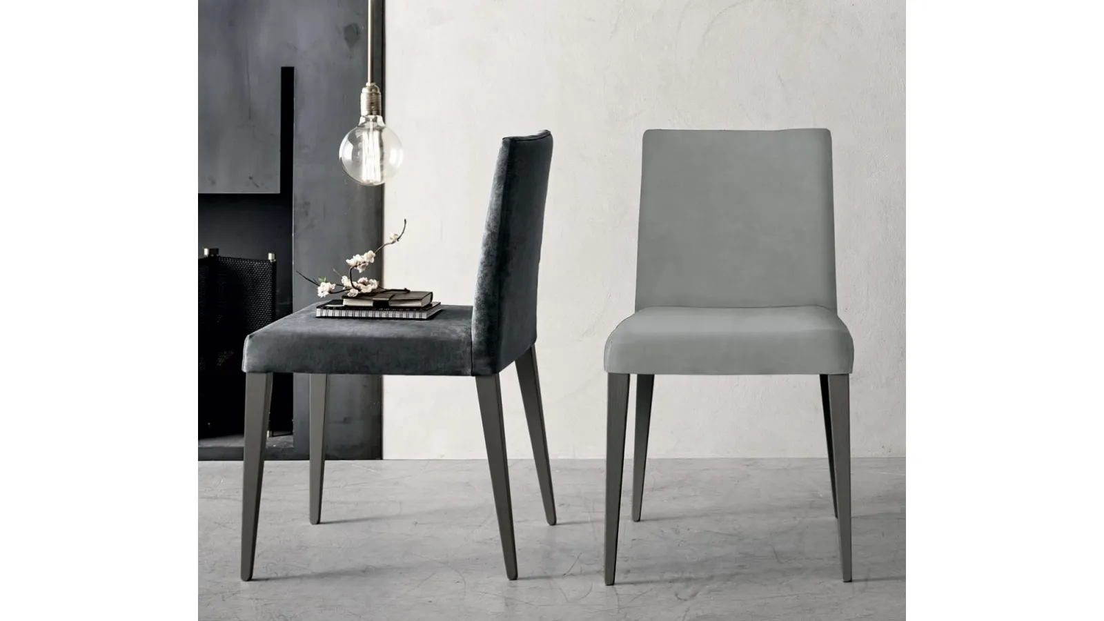 Sedia Tiffany in ecopelle o tessuto con struttura in laccato poro aperto di Tomasella