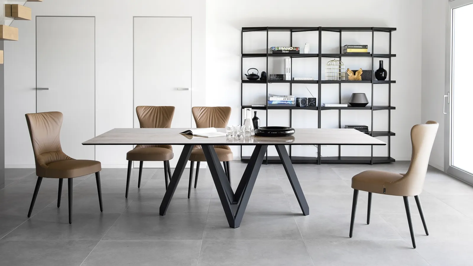 Tavolo Cartesio in accoppiato ceramica e vetro di Calligaris