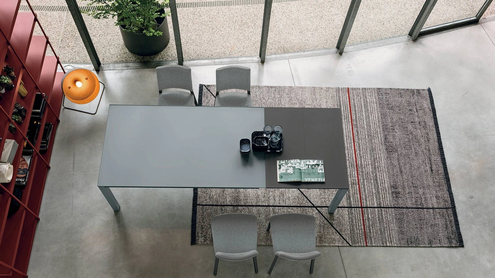 Tavolo allungabile Space con top in vetro carta da zucchero di Sedit