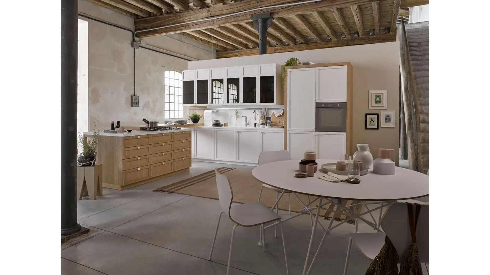 Cucina Classica Mia con penisola in legno naturale e laccato Bianco di Dibiesse