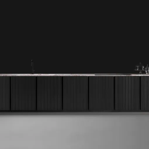Cucina Design a isola KU45 Stripe in legno Nero con top e fianchi in marmo Melbourne di Key Cucine