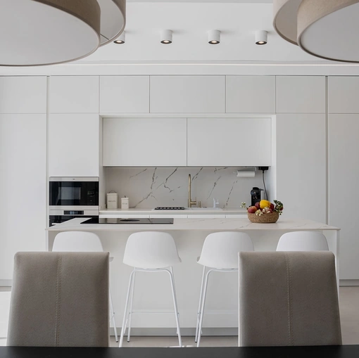 Cucina Moderna con isola All-Around D20 Total White di Doimo Cucine