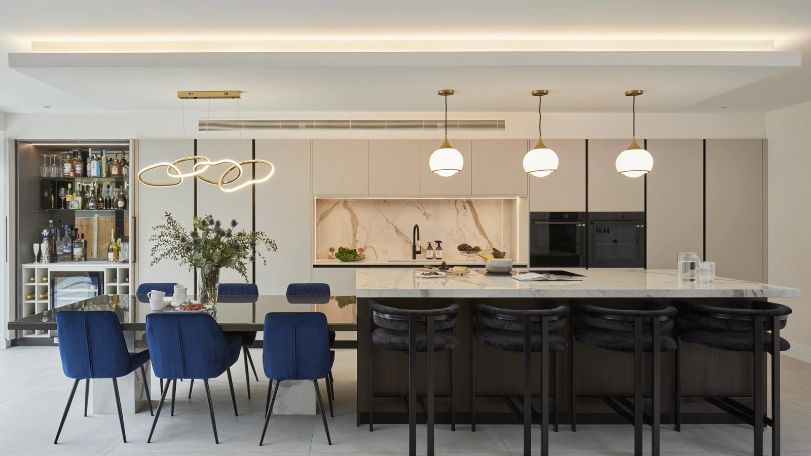 Cucina Moderna con isola All-Around D23 Mokaccino e Noce di Doimo Cucine