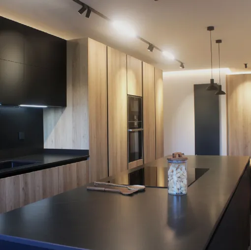 Cucina Moderna D23 Rovere dogato e Nero di Doimo Cucine