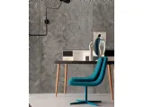 Carta da parati stile industrial Concreto che unisce il cemento al decoro floreale di Inkiostro Bianco