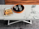 Tavolino allungabile con piano in ceramica effetto marmo Dakota di Calligaris