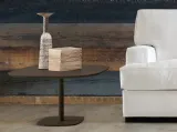 Tavolino Elisse in metallo laccato e top in MDF di Doimo Salotti