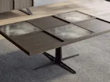 Tavolino in legno con inserti in MDF e basamento in metallo Hugo di Doimo Salotti