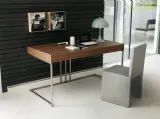 Scrittoio Kepler in legno con base in metallo di Porada