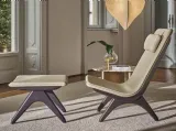 Pouf Koko in pelle e legno di Porada