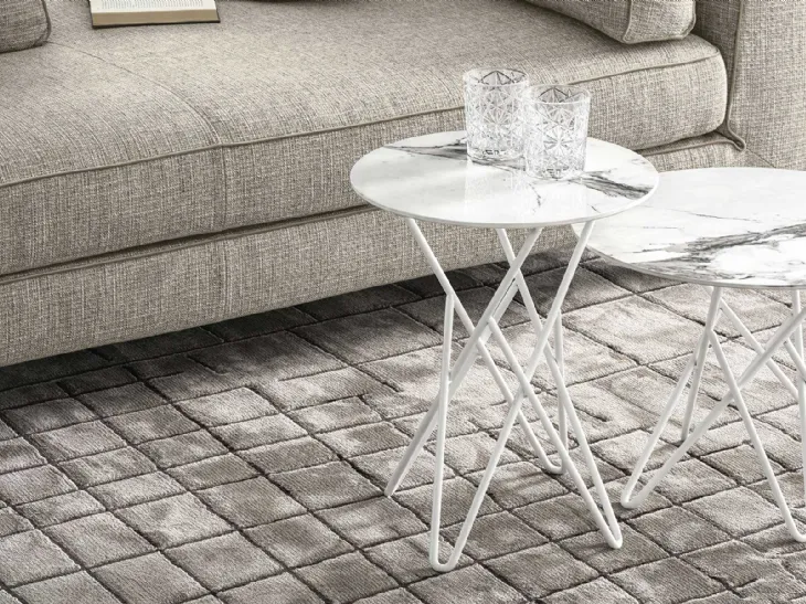 Tavolino rotondo in ceramica effetto marmo Stellar di Calligaris