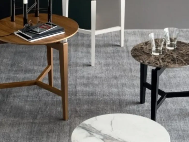 Tavolino rotondo con top in legno o ceramica e base in legno Symbol di Calligaris