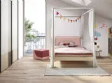 Cameretta componibile con letto a baldacchino e armadio ad ante scorrevoli Kids space 06 di Nidi