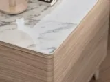 Comodino in legno con piano in ceramica effetto marmo Boston di Calligaris