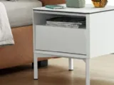 Comodino in legno laccato opaco York di Calligaris
