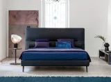 Letto in tessuto imbottito con testiera De Light di Twils