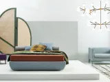 Letto in tessuto con testiera a rullo Ekeko di Twils
