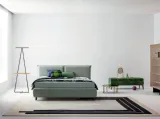 Letto in tessuto imbottito con testiera Philip Basso di Twils