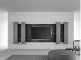 Mobile Porta Tv in laccato opaco con boiserie in gres porcellanato effetto marmo di Caccaro