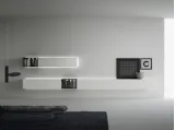 Mobile sospeso in laccato bianco opaco con schiene LED sul perimetro Wallover 02 di Caccaro