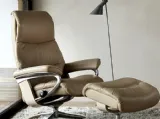 Poltrona reclinabile in pelle imbottita dalle linee raffinate View di Stressless