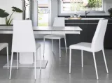 Sedia con schienale alto, imbottita con gambe in metallo Aida di Calligaris