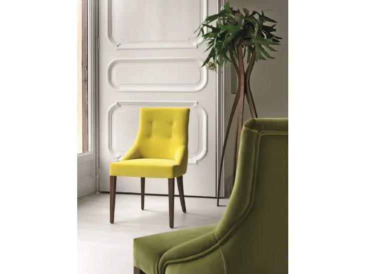 Sedia in tessuto con gambe in legno massello Chloé di Porada