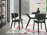 Sedia in tessuto con struttura in legno massello Claire di Calligaris